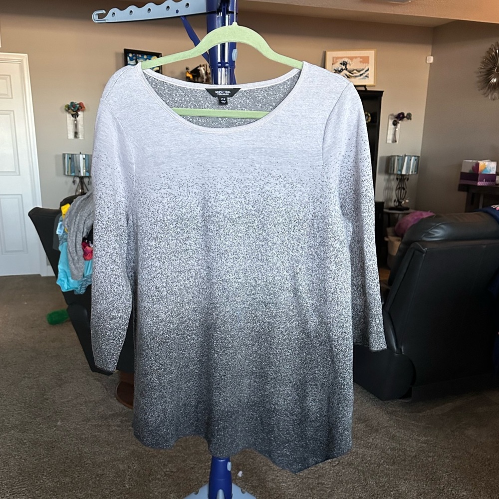 Simply Vera gray quarter length sleeves asymmetric bottom top. 0X